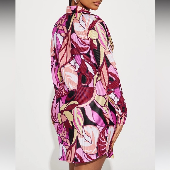Fashion Nova Lisa Plisse Tropical Shirt Dress - Picture 4 of 8
